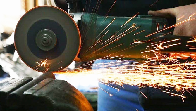 Steel pipe cutting