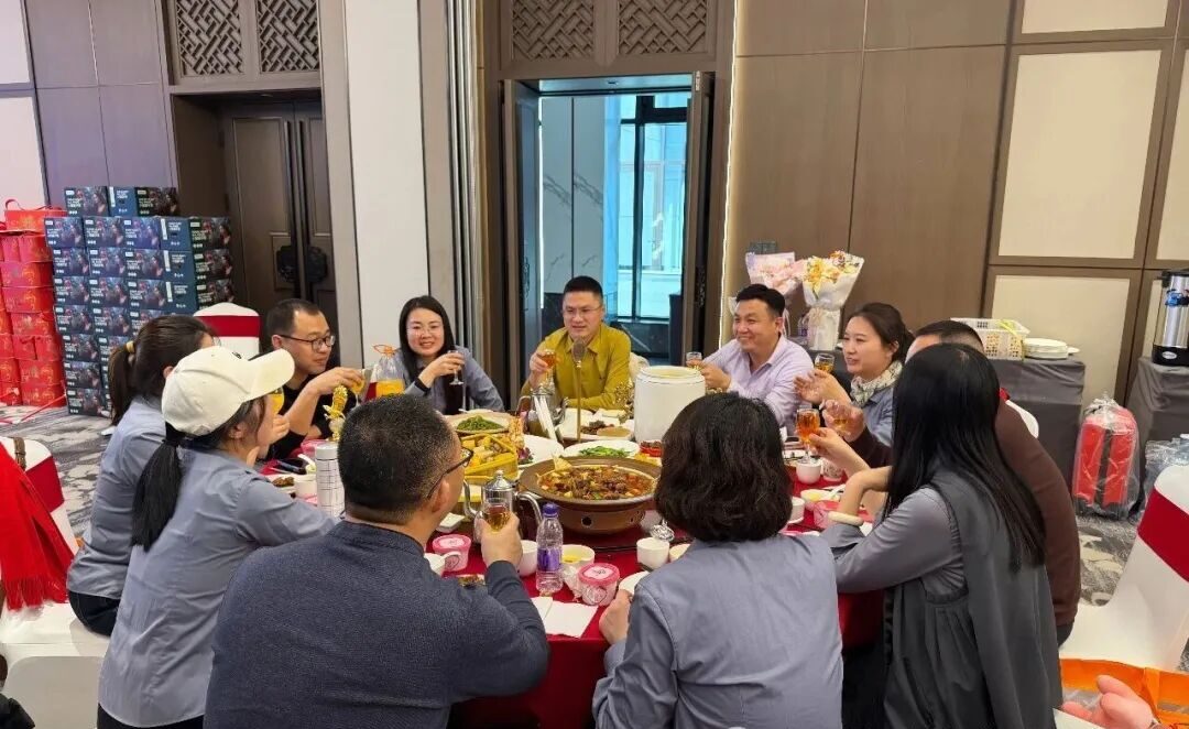 The Grand Reunion Banquet Celebrating Unity and Success Among the Family of Datang