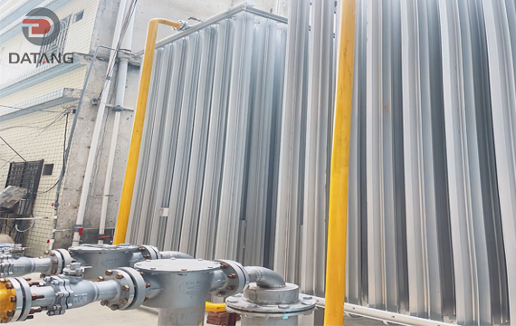 Buy factory-direct cryogenic vaporizers Certified QC team inspecting header welded joints under severe holding pressure