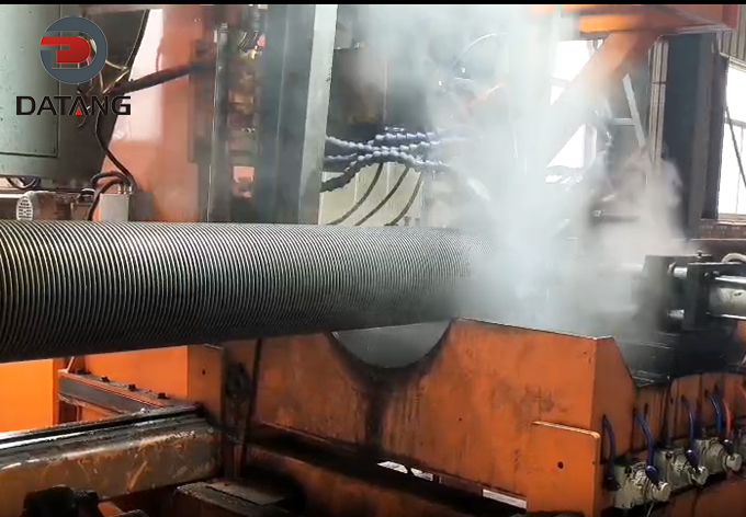 Datang Finned Tube automatic HFW machine welding 2.0mm spiral finning tape onto 159mm GOST steel pipe