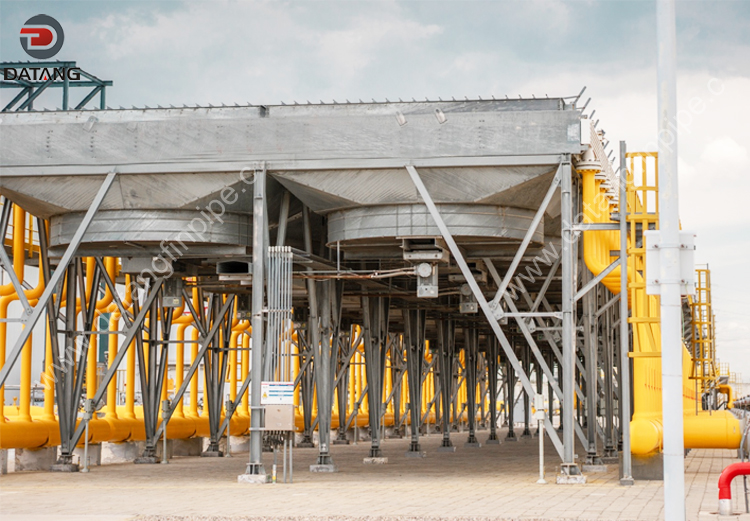 Fin fan cooler installed in an oil and gas processing facility Fin fan cooler installed in an oil and gas processing facility